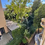 Beautiful With A View Of Castle Апартаменти