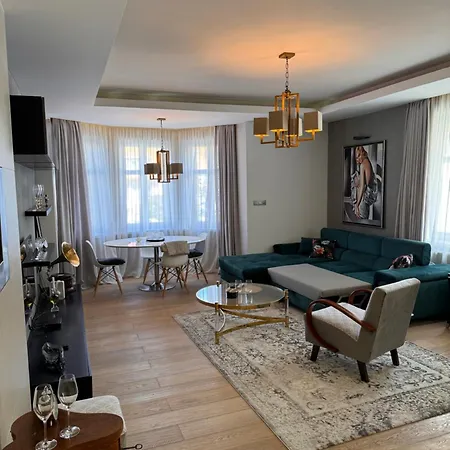 Beautiful With A View Of Castle Apartmán