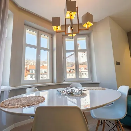 Apartment Beautiful With A View Of Castle