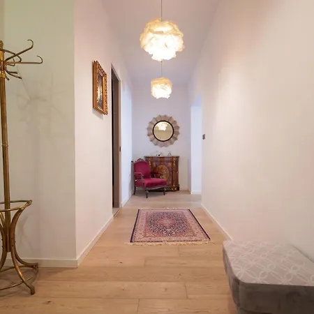 Beautiful With A View Of Castle Apartment