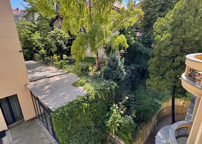 Beautiful With A View Of Castle Apartment